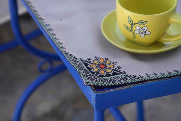 Fond de Plateau Margueritte Noire et Jaune en Coin